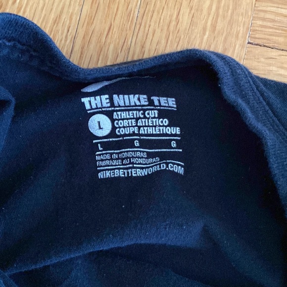 Nike Air Tee. Size large - Picture 3 of 3